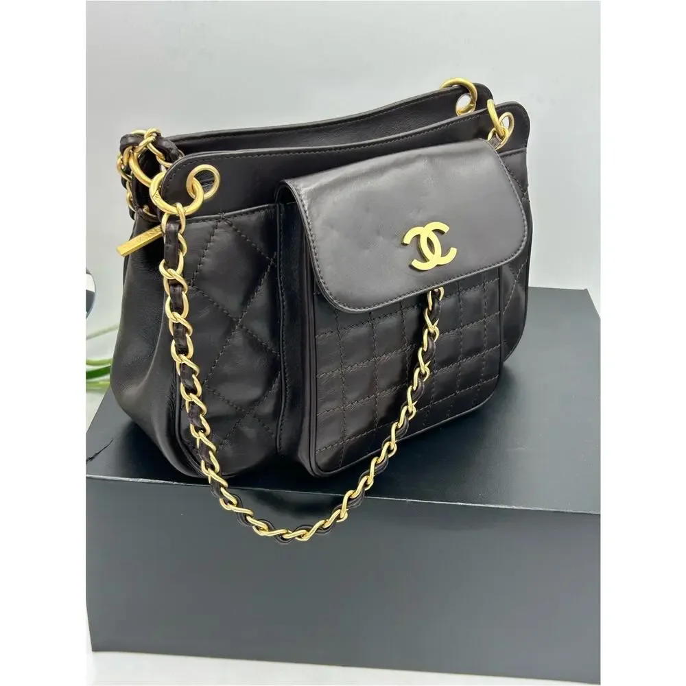 Women Chanel cargo pocket quilted shoulder bag made in France